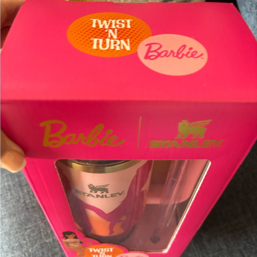 Stanley X Barbie Twist ‘N Turn FLOWSTATE H2.0 40 oz Pink Tumbler BNIB - Picture 9 of 15
